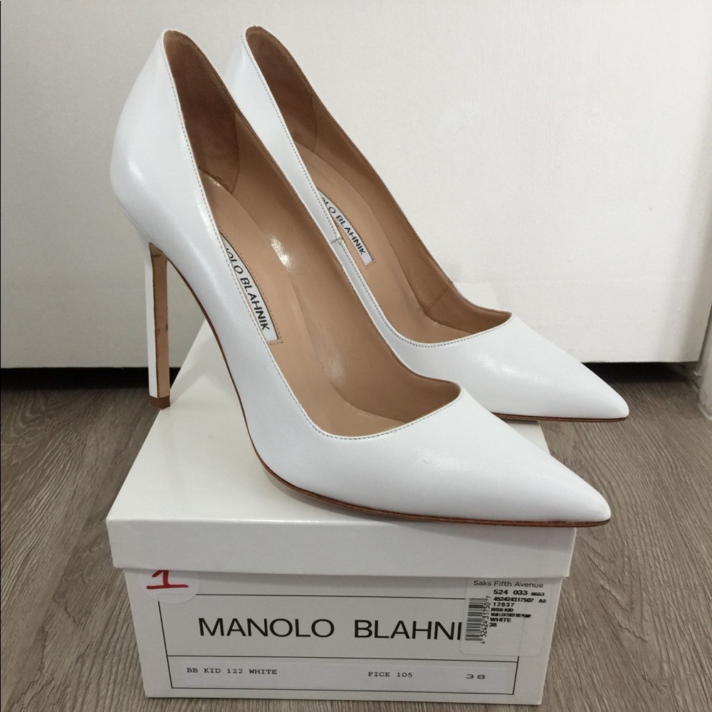 Worn once white Manolo Blahnik pump